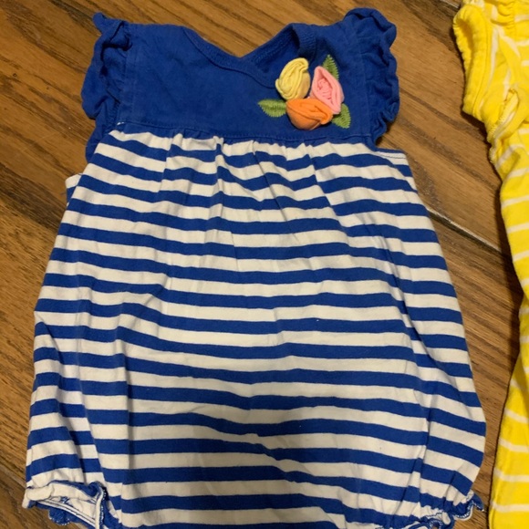 Carter’s 3 month rompers - Picture 2 of 4